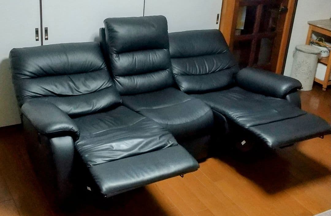 ニトリ 電動リクライニングソファー ビリーバー3 テーブル付き 3人用 黒 本革