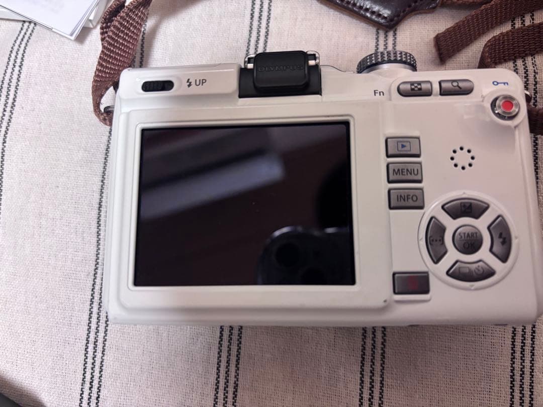 OLYMPUS pen-epl1ミラーレス一眼カメラ 本体