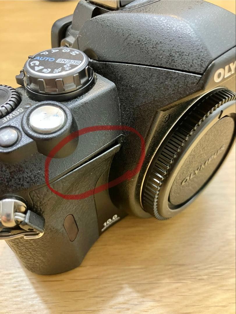 Olympus E-410／記録メディアとレンズプロテクター付き