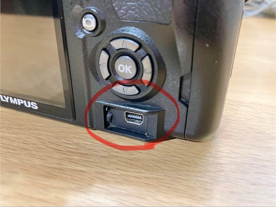 Olympus E-410／記録メディアとレンズプロテクター付き