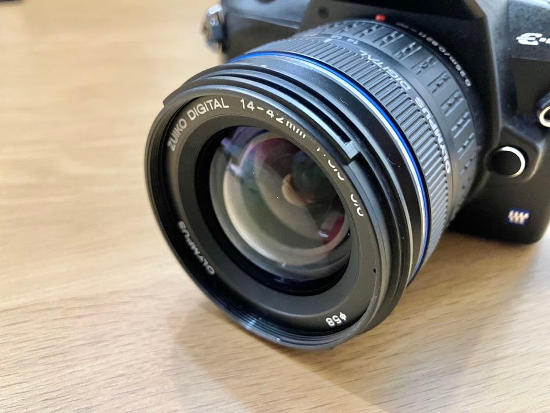 Olympus E-410／記録メディアとレンズプロテクター付き