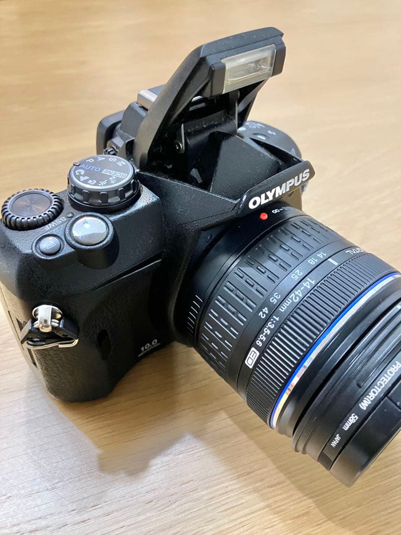 Olympus E-410／記録メディアとレンズプロテクター付き