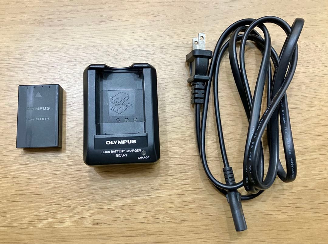 Olympus E-410／記録メディアとレンズプロテクター付き