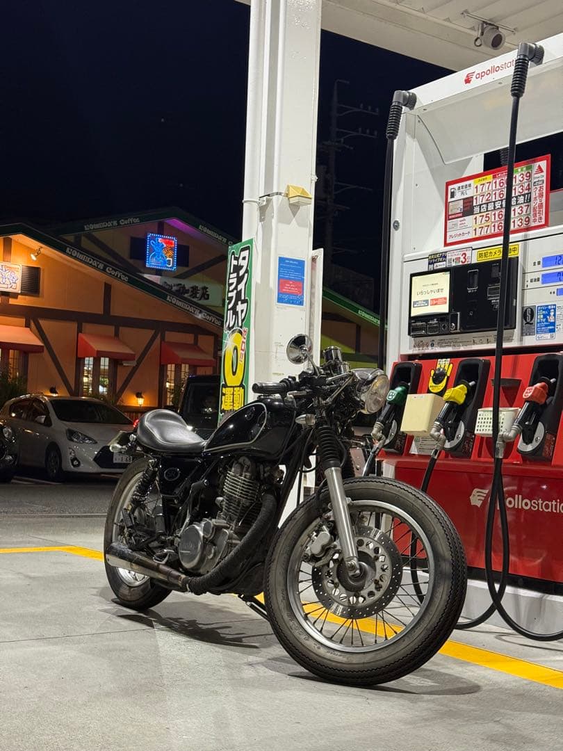 sr400 ペイトンプレイスステー カフェレーサー　砲弾型ヘッドライト