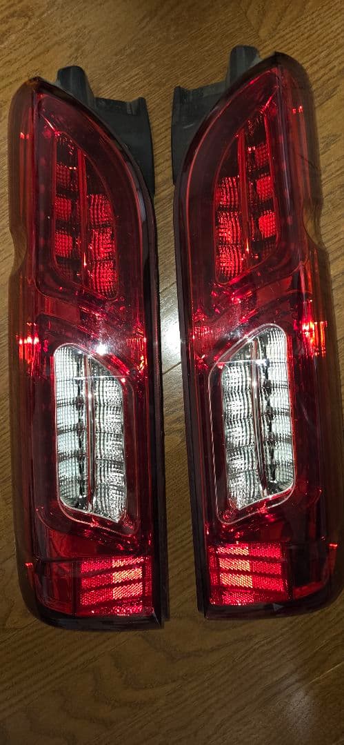 ハイエース 200系 テールライト 2個セット 赤 クリア LED