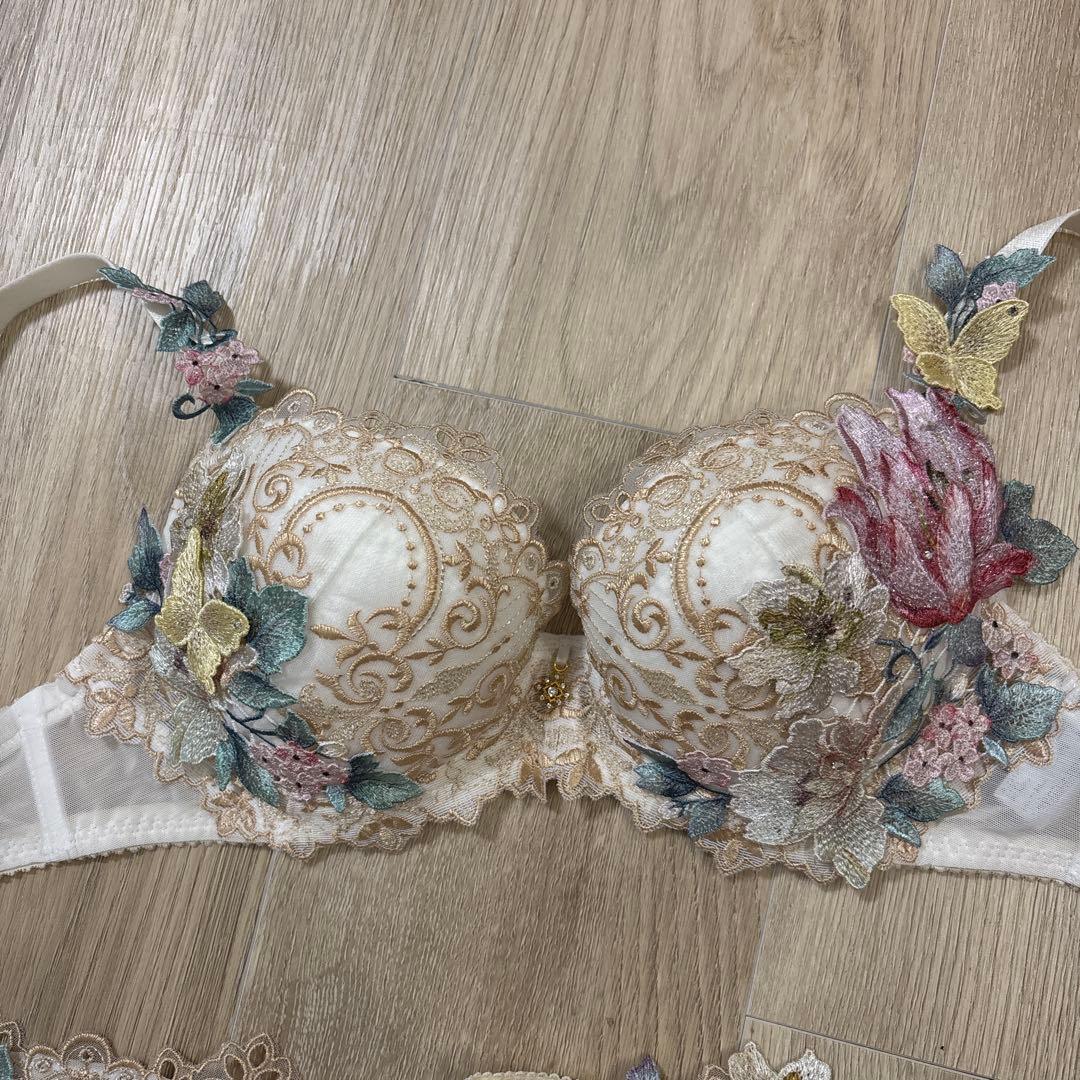 限定　ワコール サルート19グループ ブラ D70 ショーツ　Tバック　ソング