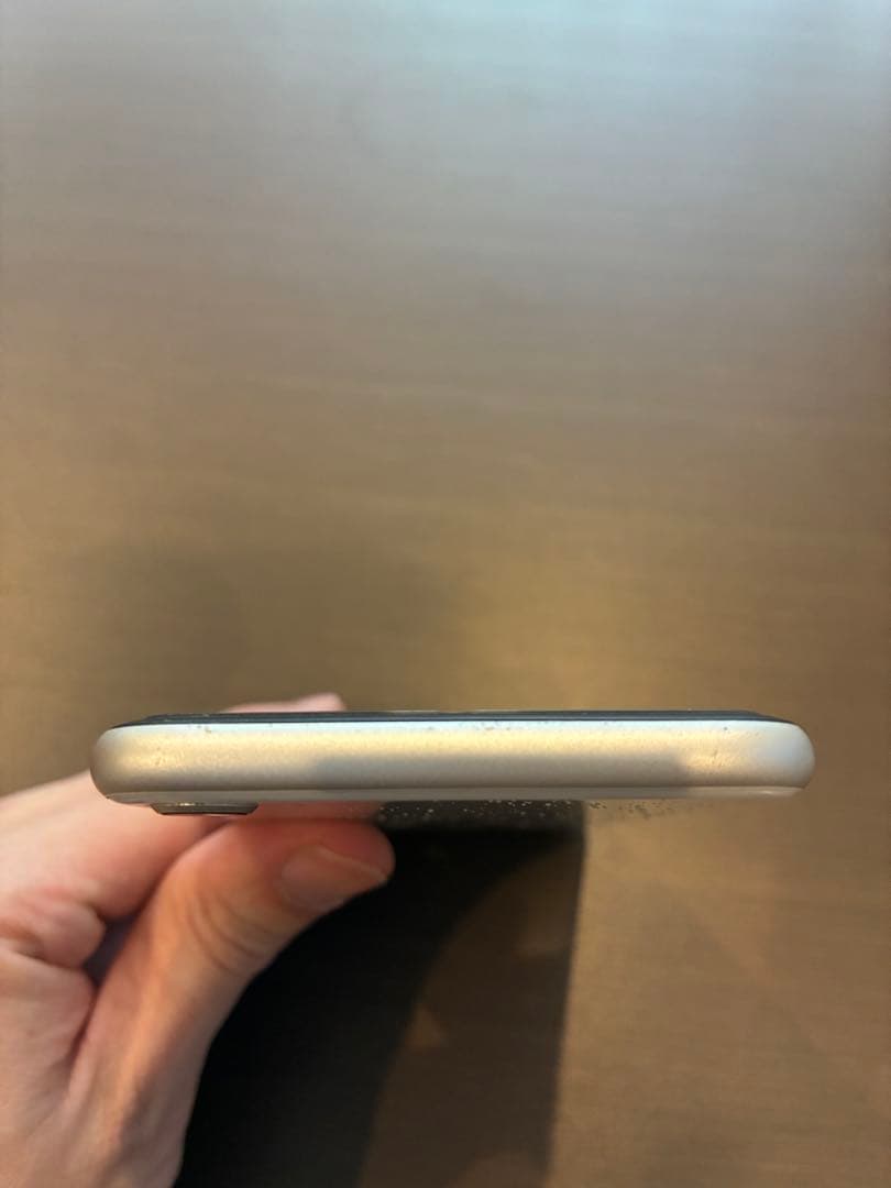 【美品】Apple iPhone SE (第3世代) 64GB