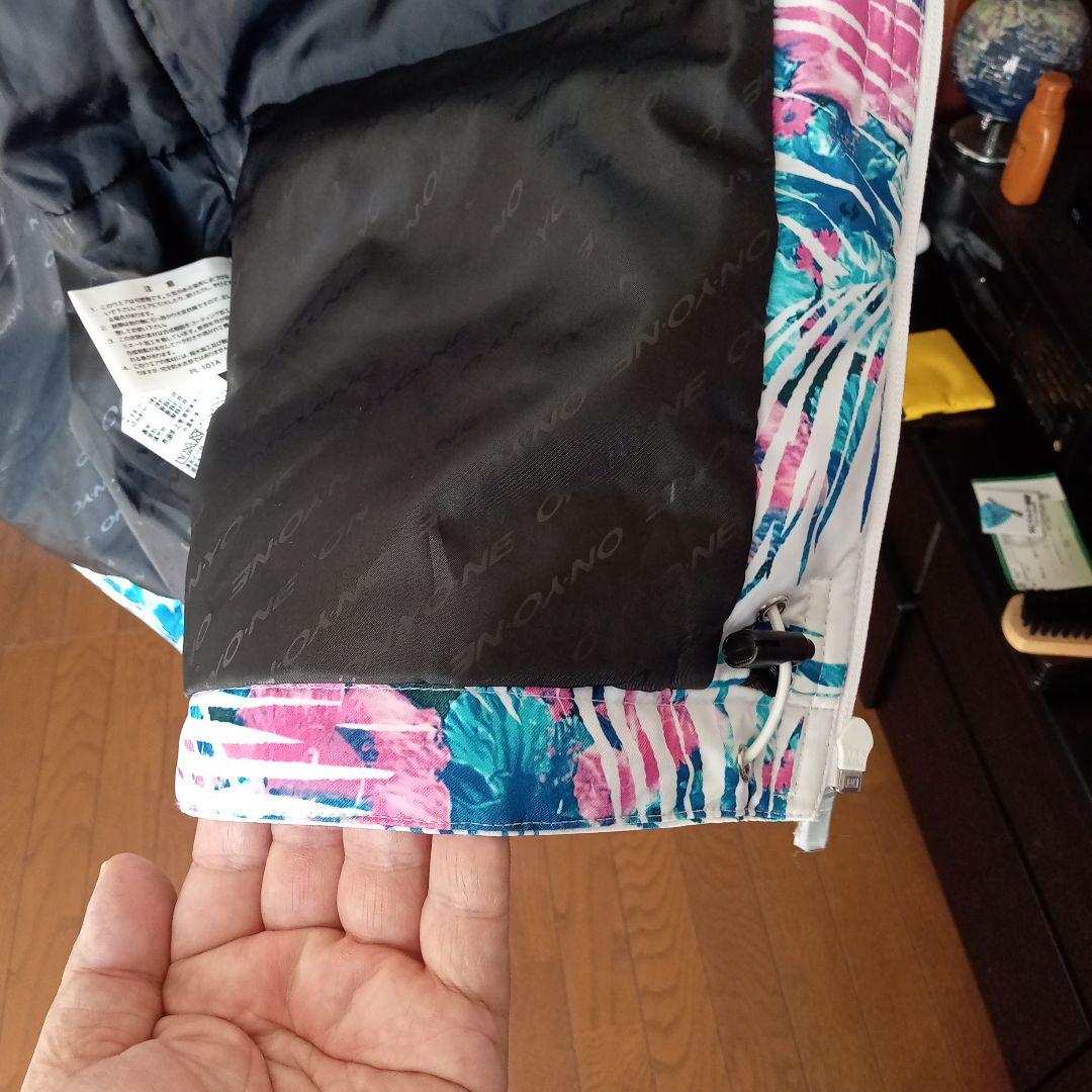 人気のONYONE　新品未使用タグ付き　スキーウェア上下（女性用）