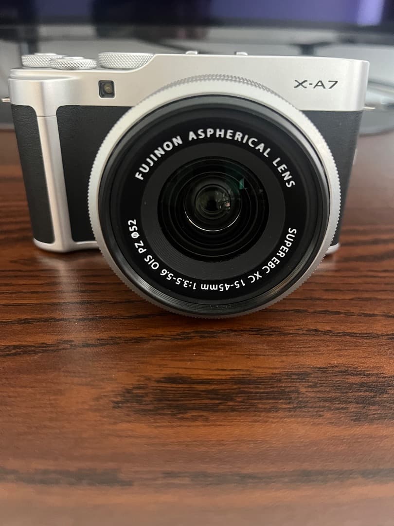 FUJIFILM ミラーレス一眼カメラ X-A7レンズキット シルバー