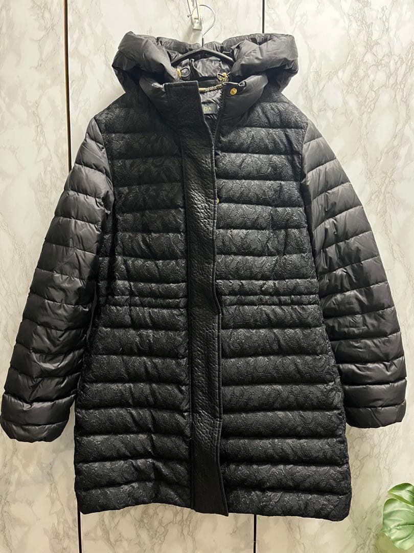 【美品】ESCADA レースダウンジャケット　黒