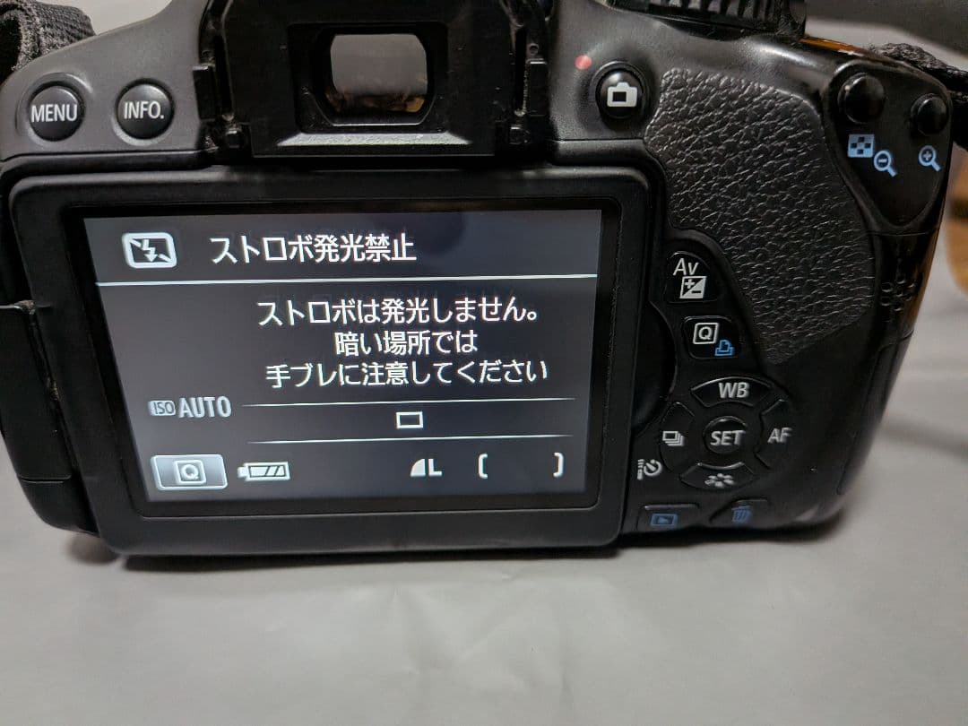 Canon EOS Kiss x6i+レンズ写真通りと他バツテリーと充電器