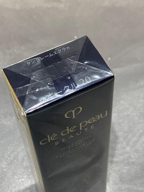 クレドポーボーテ　タンクレームエクラｎ　オークル20