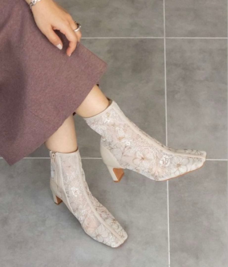 RANDA フラワー刺繍ショートブーツ アイボリー Mサイズ