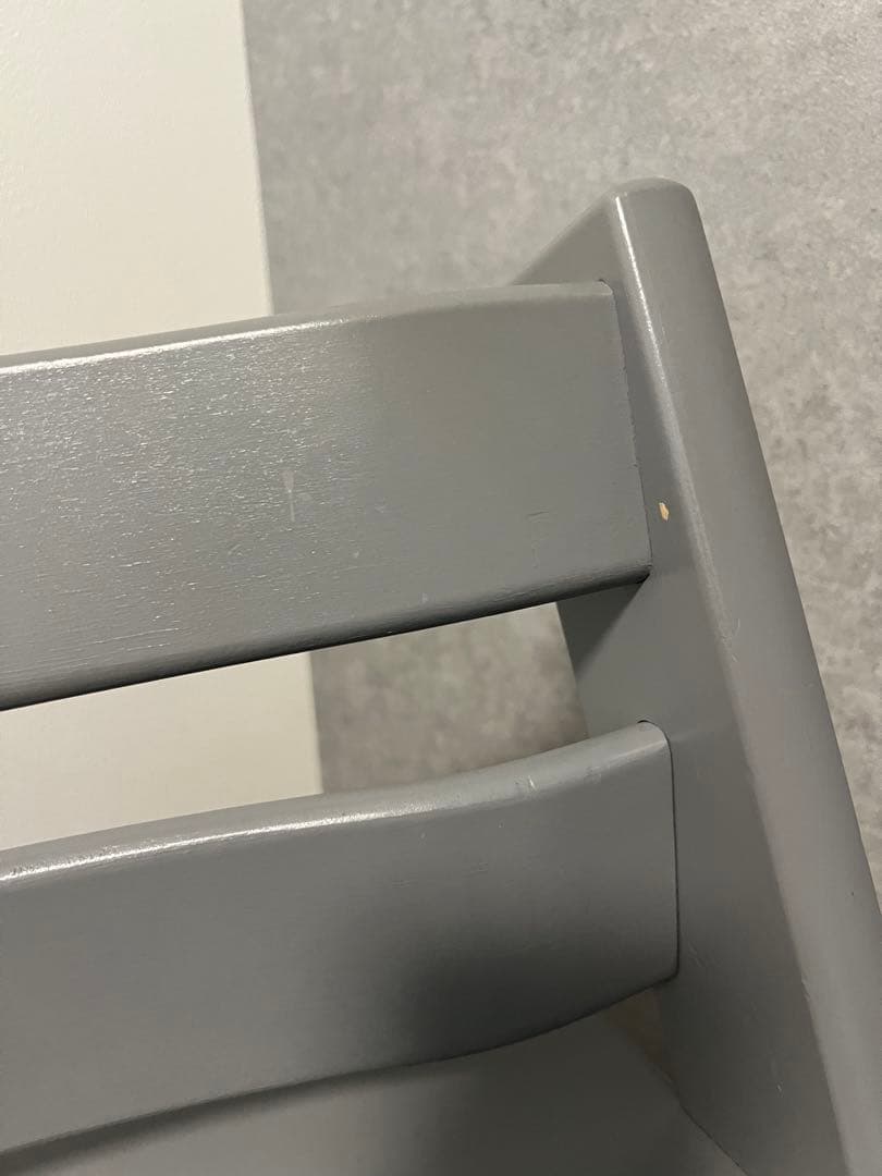 STOKKEトリップトラップ⭐︎ストームグレーのハイチェア 調整可能な足置き付き