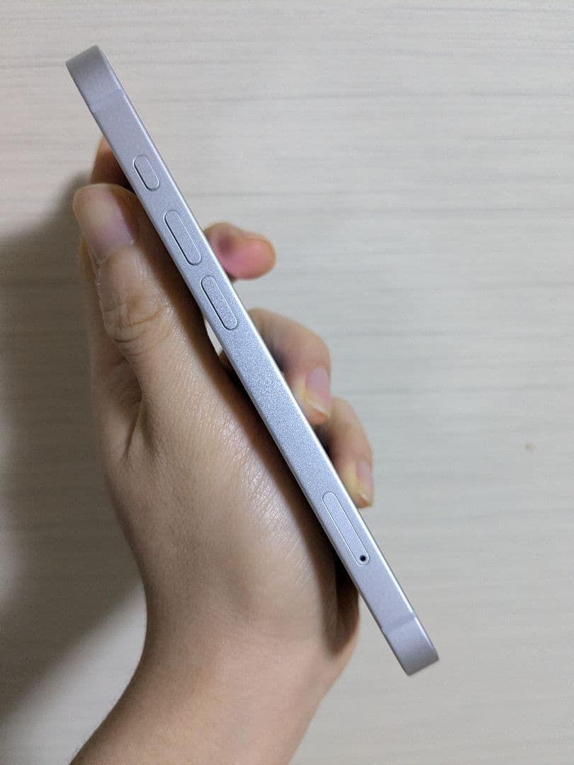 バッテリー最大容量は 100% iPhone 16e 128GB極美品