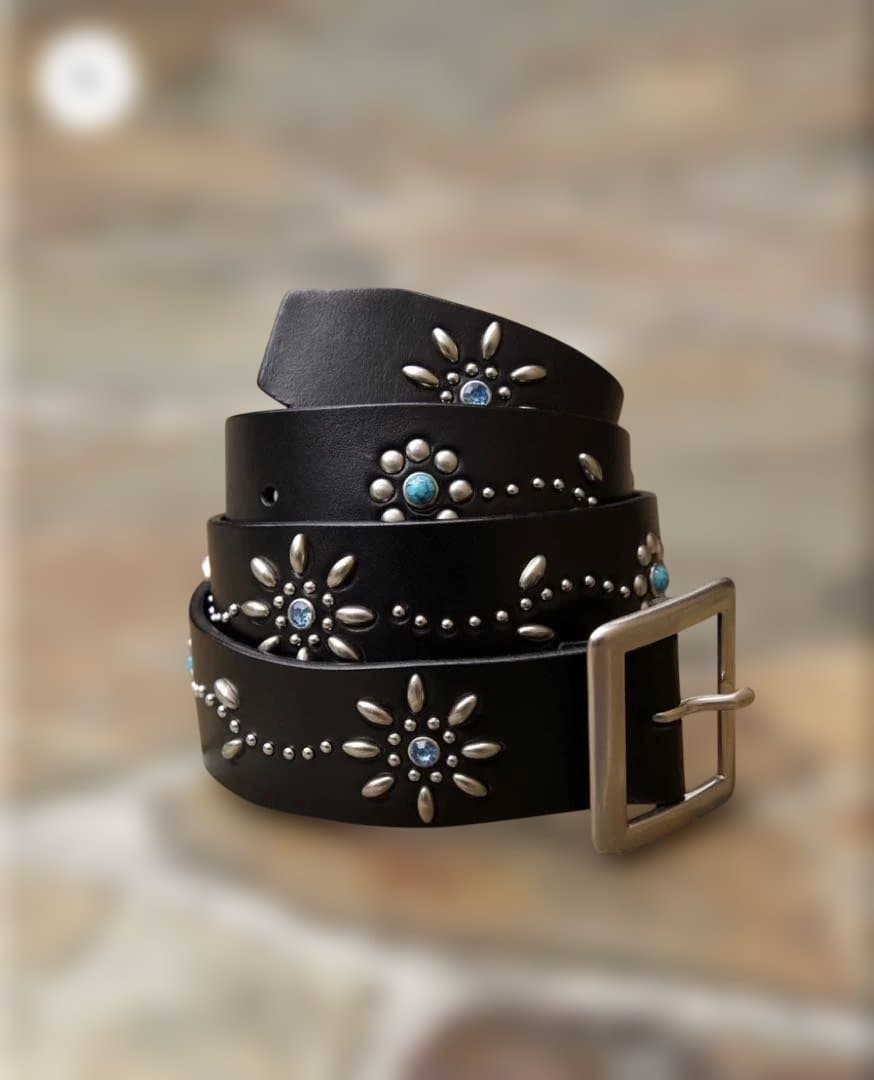 スタッズベルト　BELVET Leather studded belt
