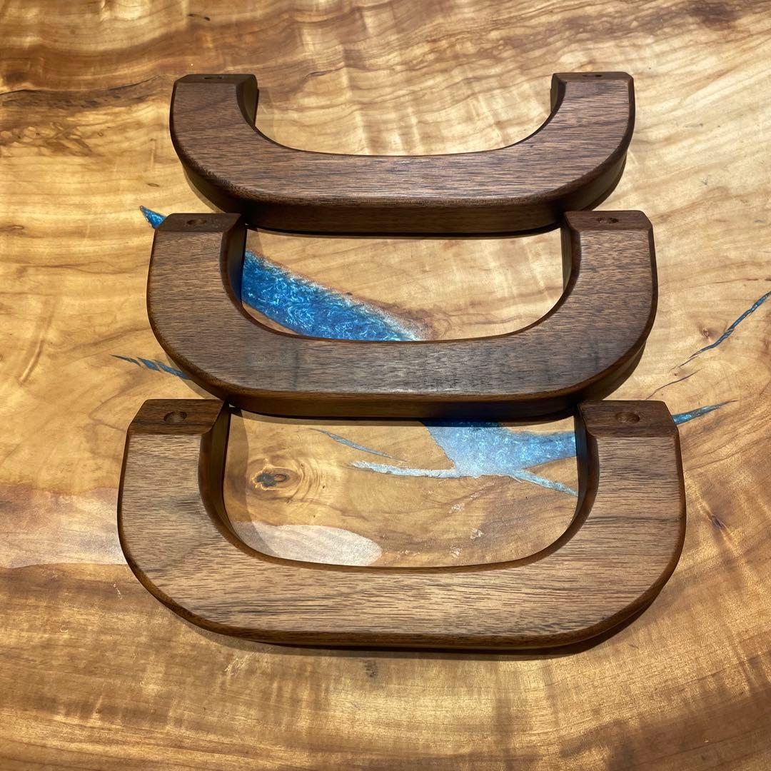 ハイエースウォールナットアシストグリップ　(サップウッド、白太)　2点セット