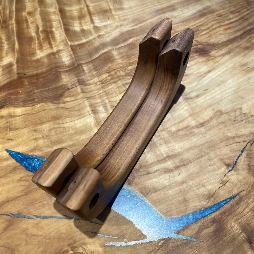 ハイエースウォールナットアシストグリップ　(サップウッド、白太)　2点セット