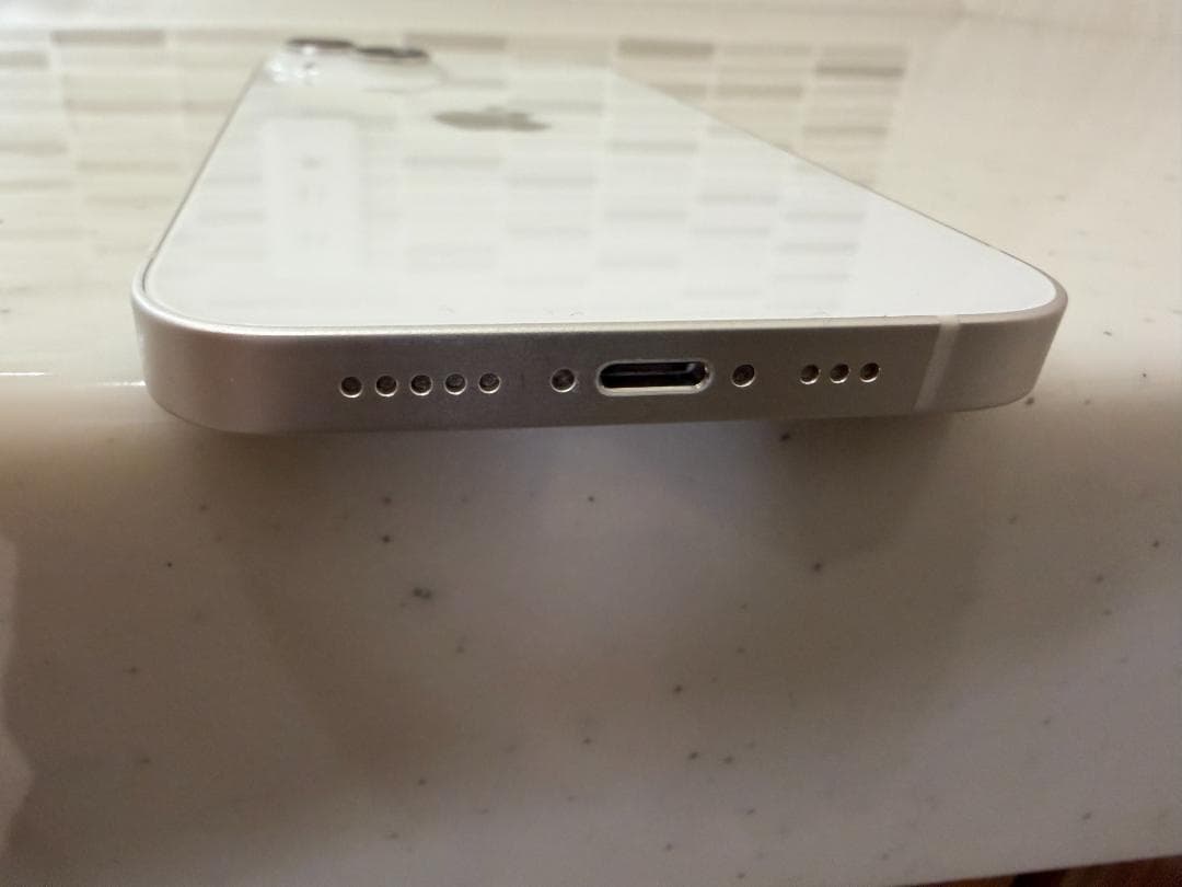 美品 SIMフリー Apple iPhone14 256GB スターライト