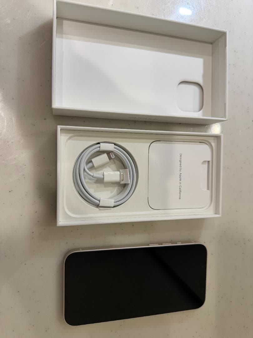 美品 SIMフリー Apple iPhone14 256GB スターライト
