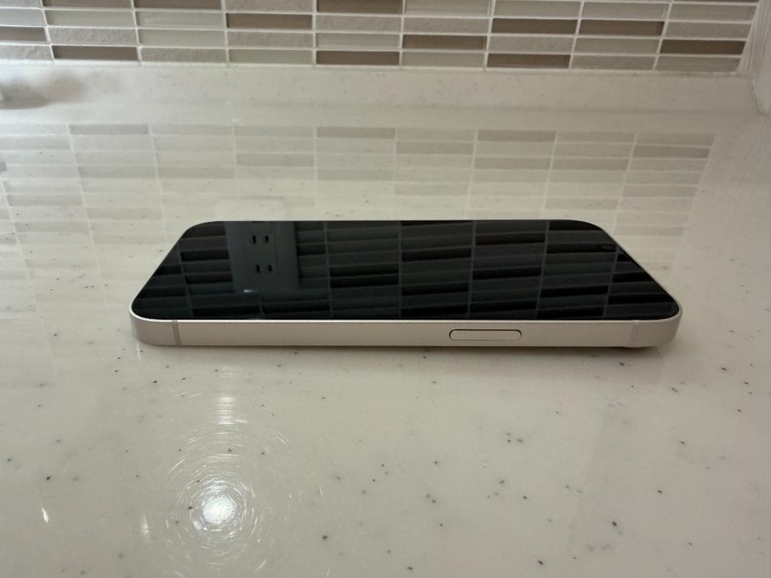 美品 SIMフリー Apple iPhone14 256GB スターライト