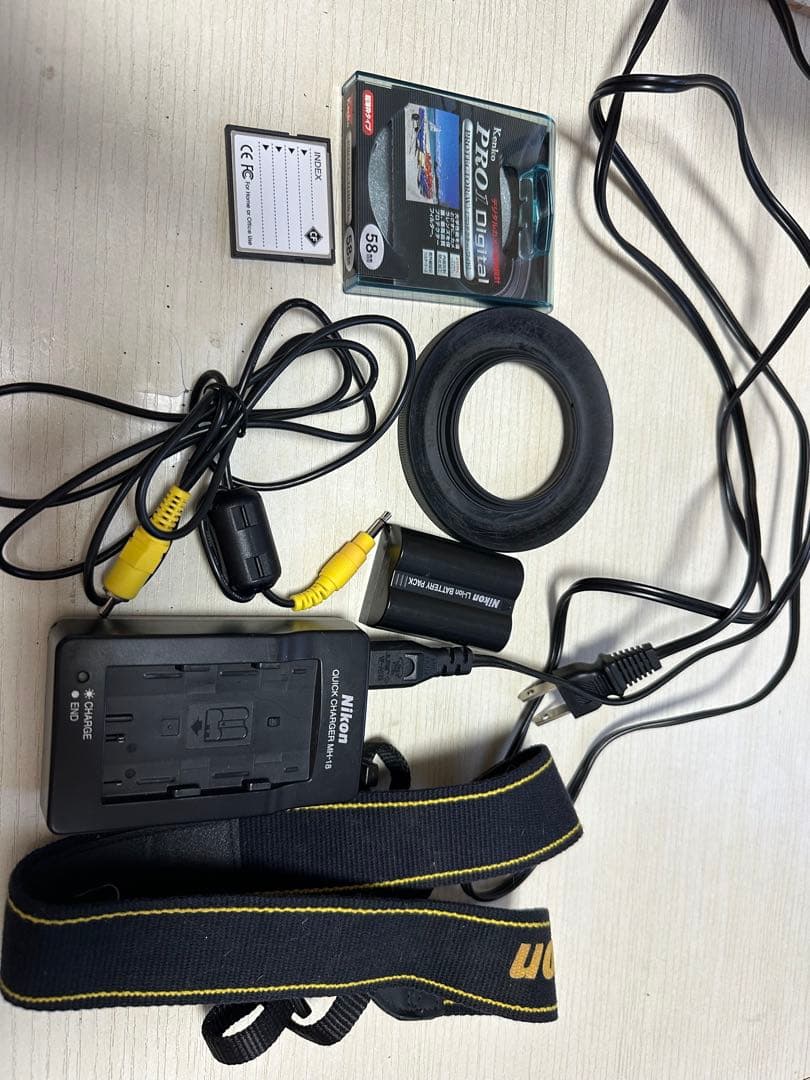 Nikon D70 デジタル一眼レフカメラ 本体とレンズ付き　中古