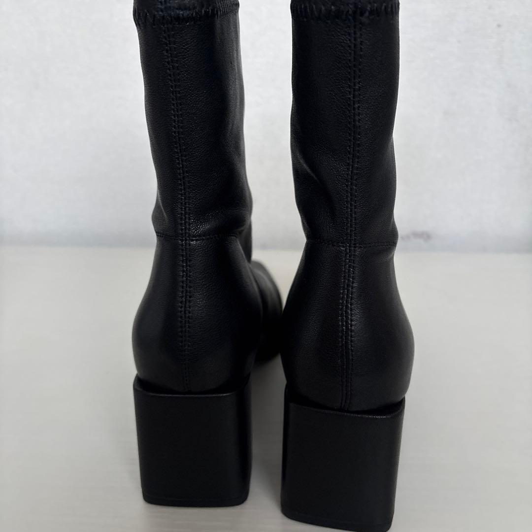 新品！　ブラック スクエアトゥ ブーツ 中ヒール