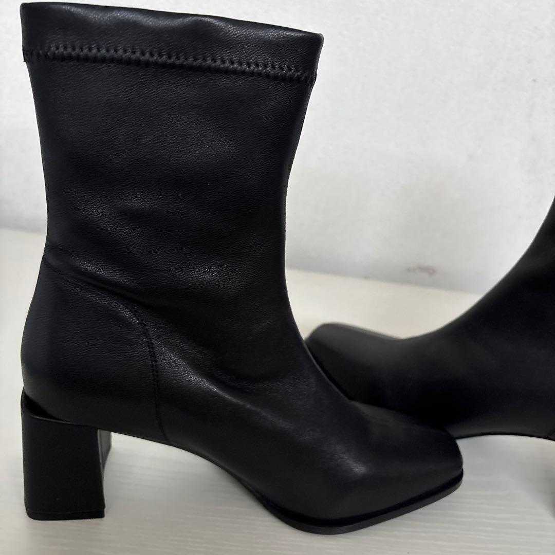 新品！　ブラック スクエアトゥ ブーツ 中ヒール