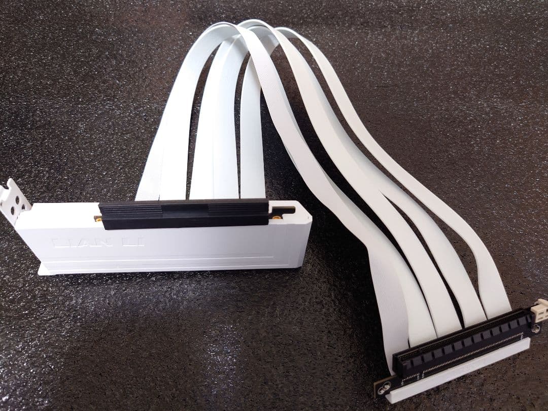 LIAN LI SUP01 ホワイト PCケース