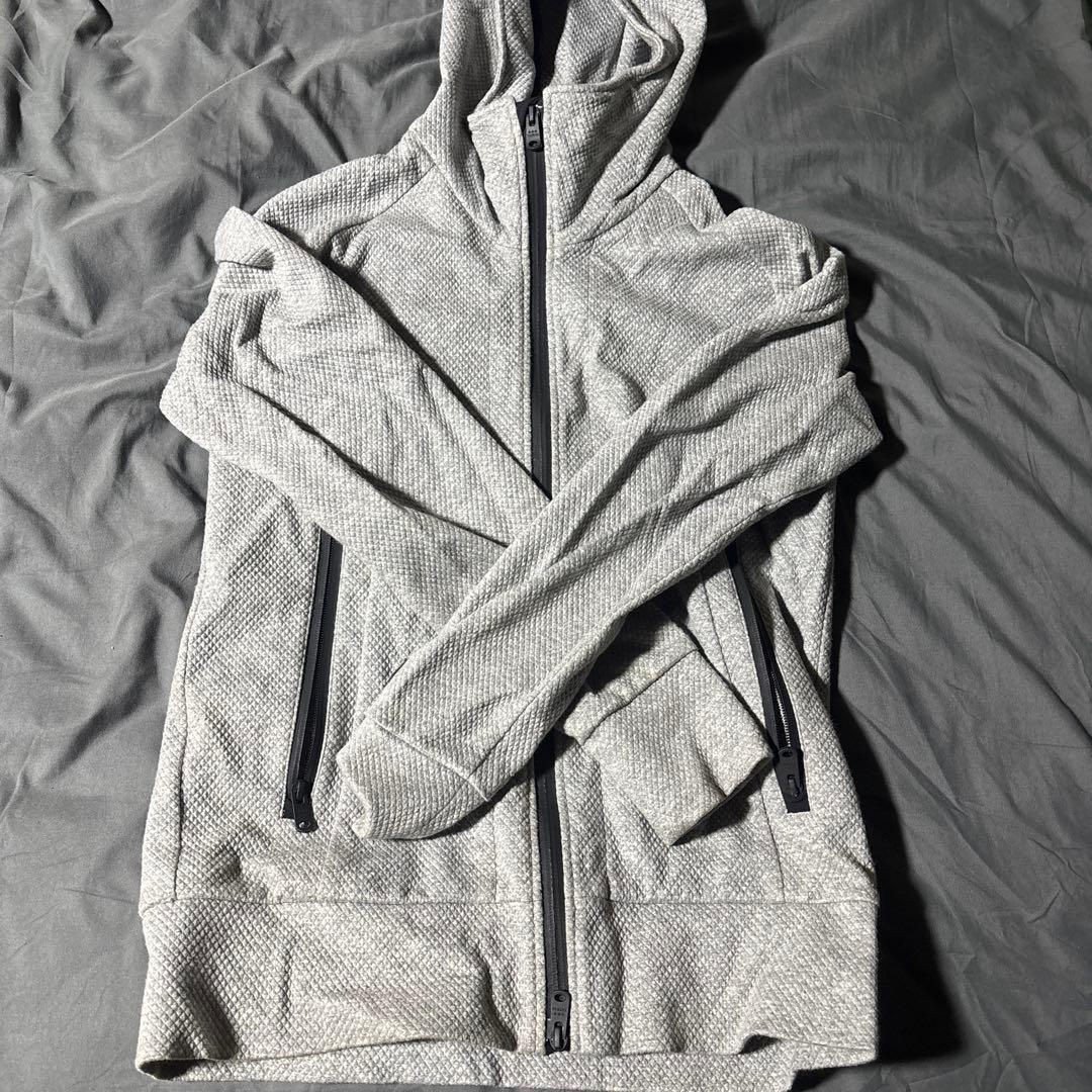 タトラス　パーカー