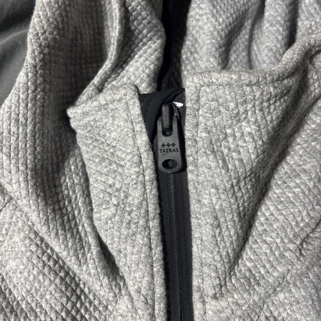 タトラス　パーカー