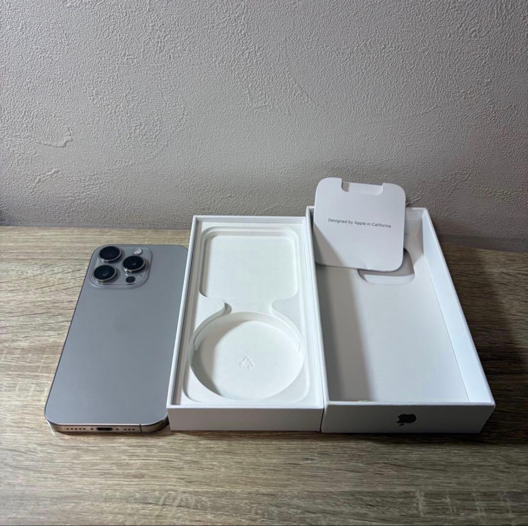 iPhone15 Pro ナチュラルチタニウム　256GB