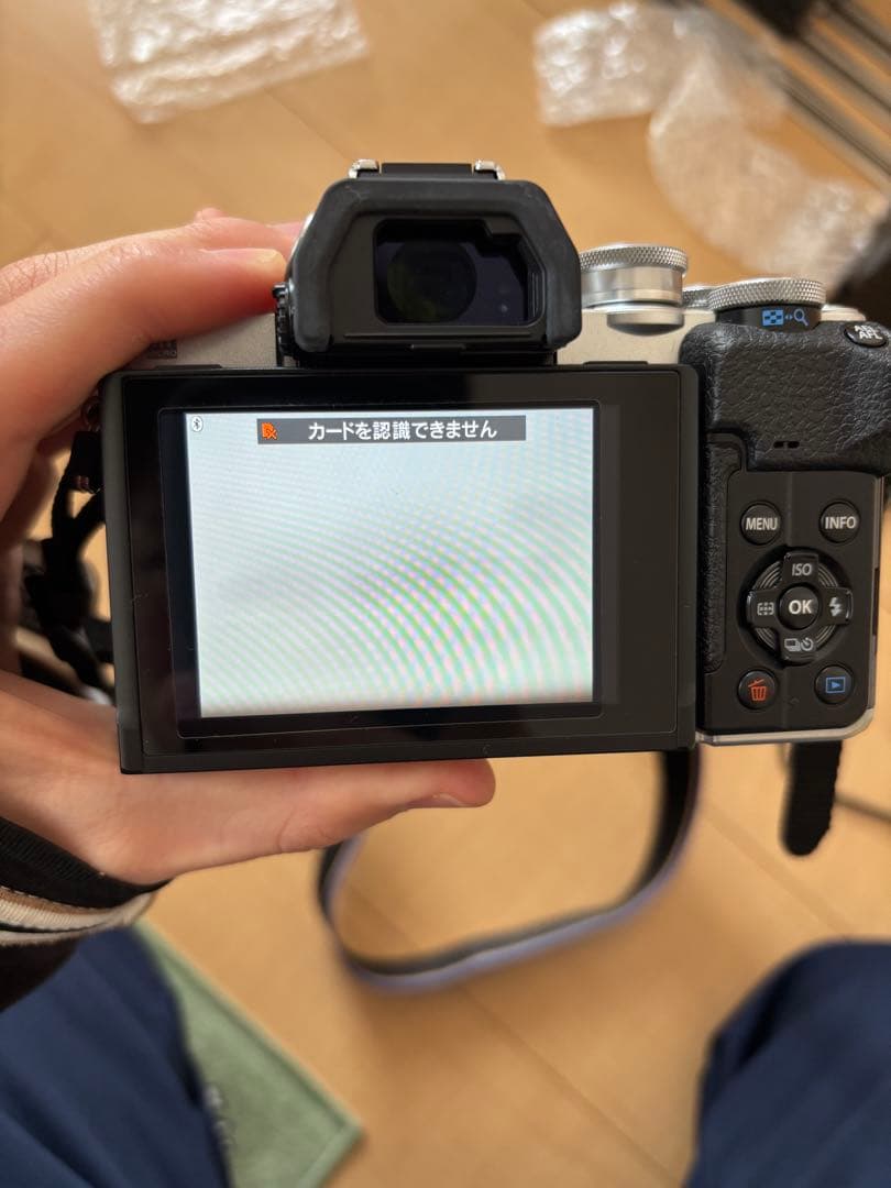 OLYMPUS E-M10 Mark IV ダブルレンズキット　カメラ　一眼