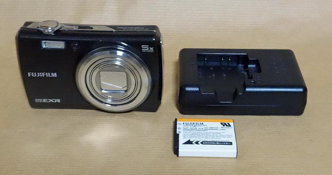 デジタルカメラ FUJI200EXR