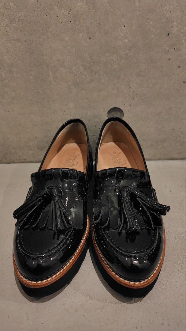 BONTRE 厚底キルトタッセルエナメルローファー ブラック 24.5cm