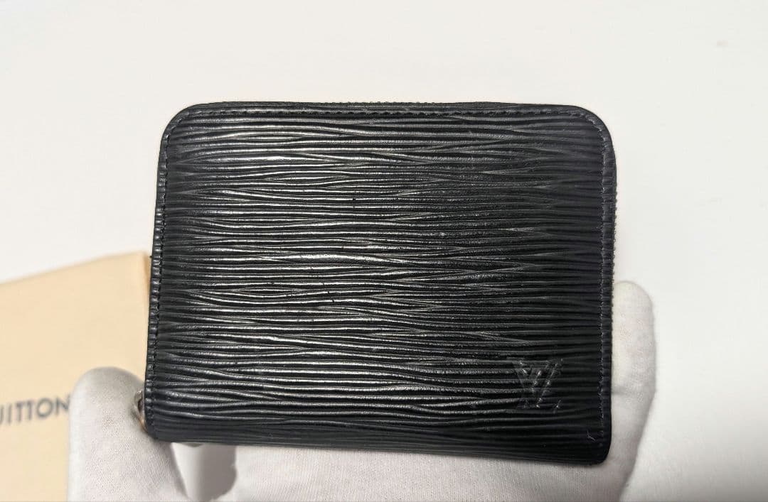 LOUIS VUITTON ジッピー・パース エピ ブラック M60152
