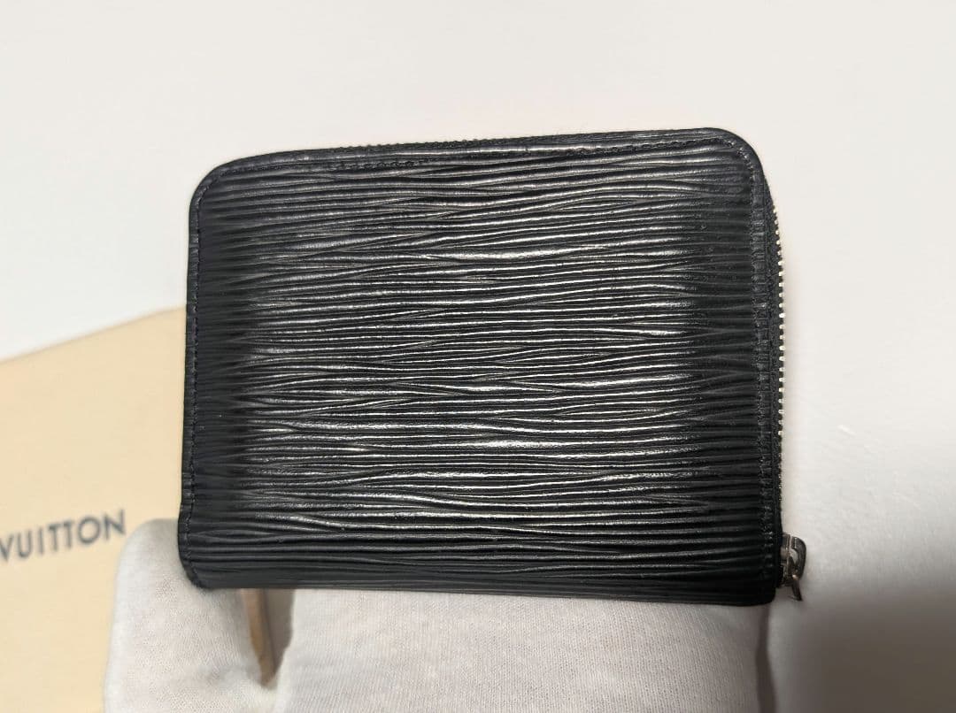LOUIS VUITTON ジッピー・パース エピ ブラック M60152