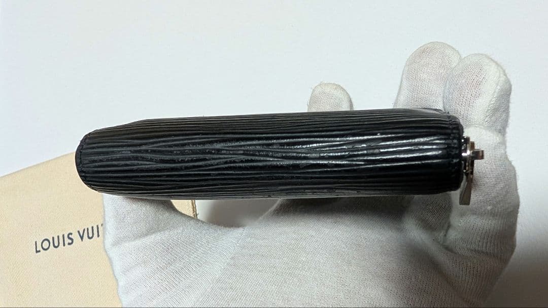 LOUIS VUITTON ジッピー・パース エピ ブラック M60152