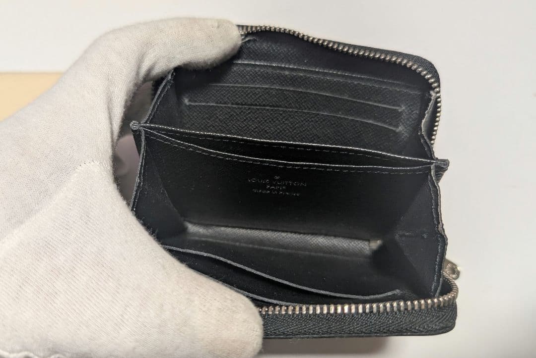 LOUIS VUITTON ジッピー・パース エピ ブラック M60152