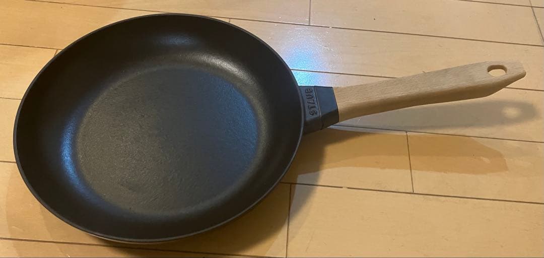 STAUB ストウブ ウッドハンドル フライパン 26 cm 40511-952