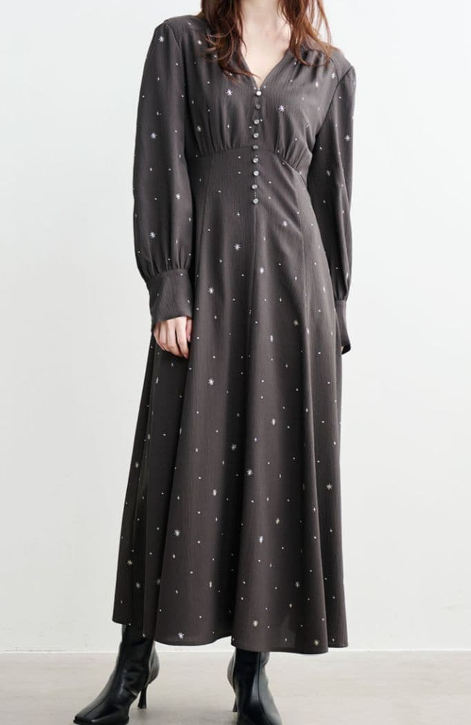 新作新品　ココディール 星柄刺繍 フレアワンピース　サイズ2