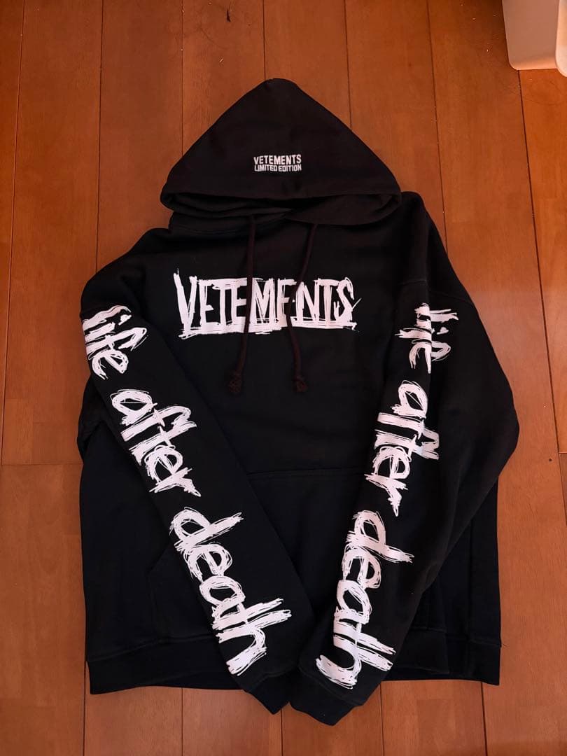 VETEMENTS World Tourパーカー