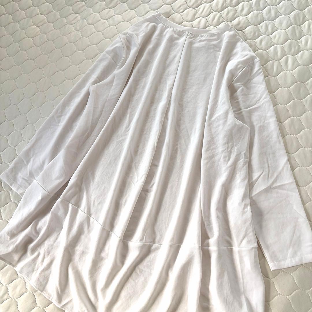 BEARDSLEYビアズリー　後ろドレープTブラウス　ホワイト