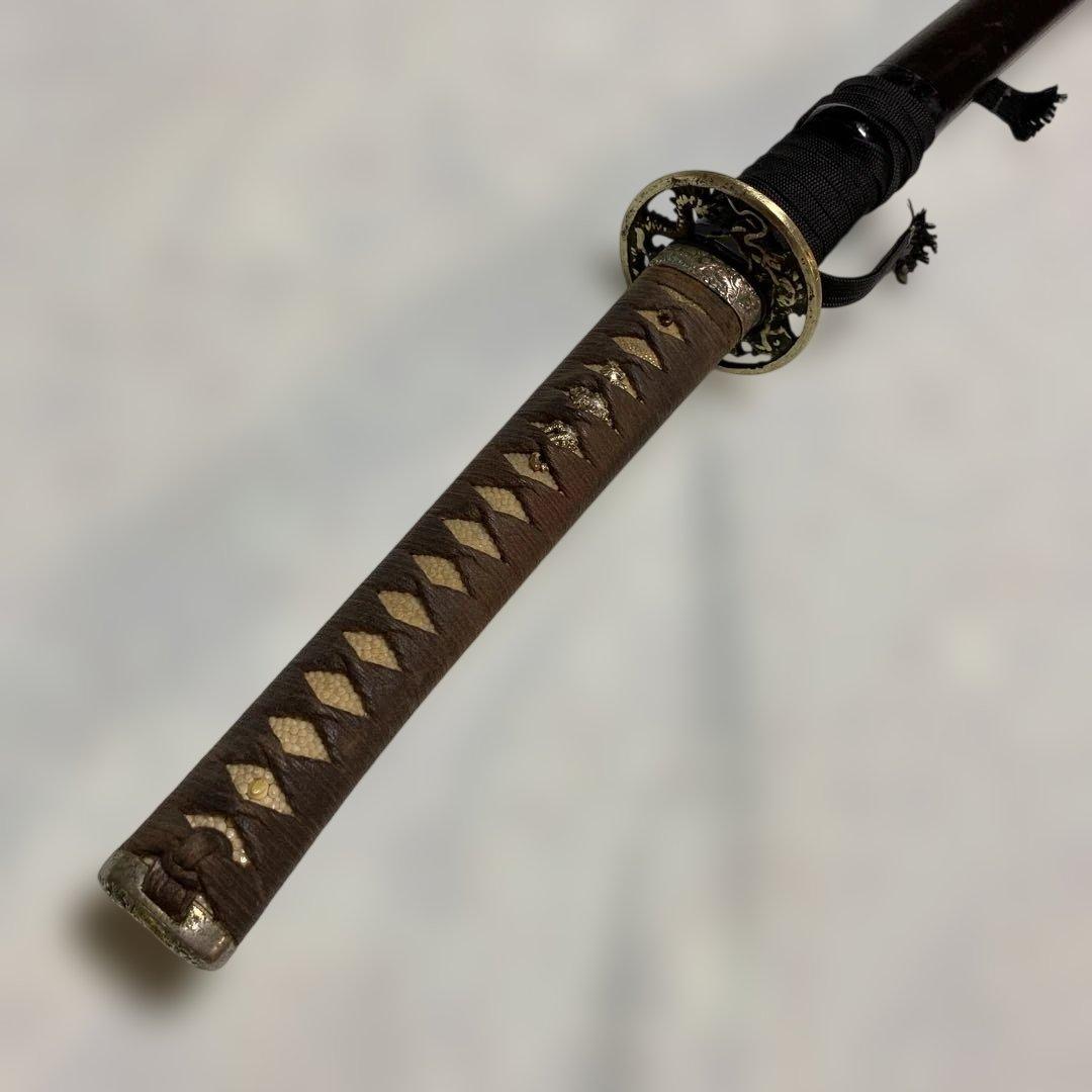 長めの居合刀 灰茶柄 龍彫金縁丸鍔 焦茶梨地鞘
