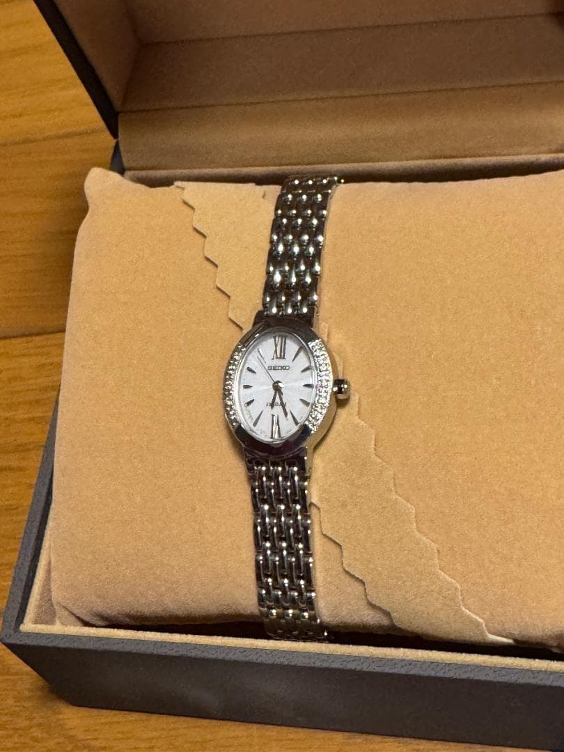 【美品ソーラー腕時計_エクセリーヌ ダイヤモンド付き】