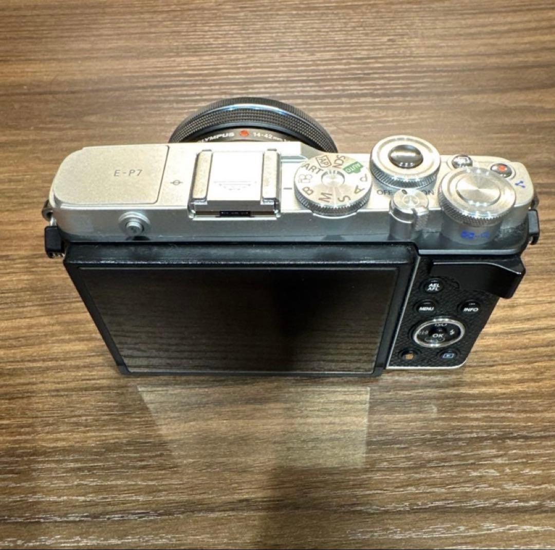 オリンパス　PEN E-P7