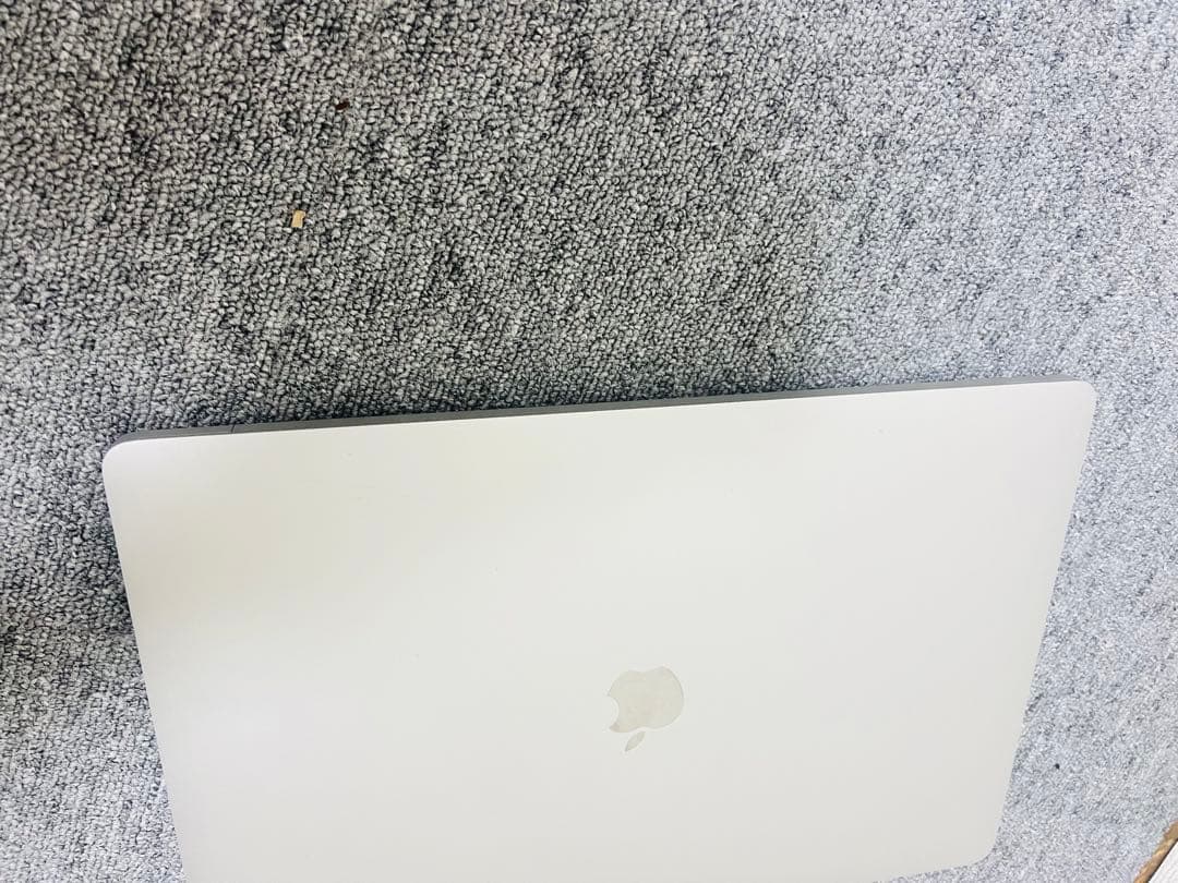 Macbook Pro 2019 16インチ i9 32GB SSD 1TB