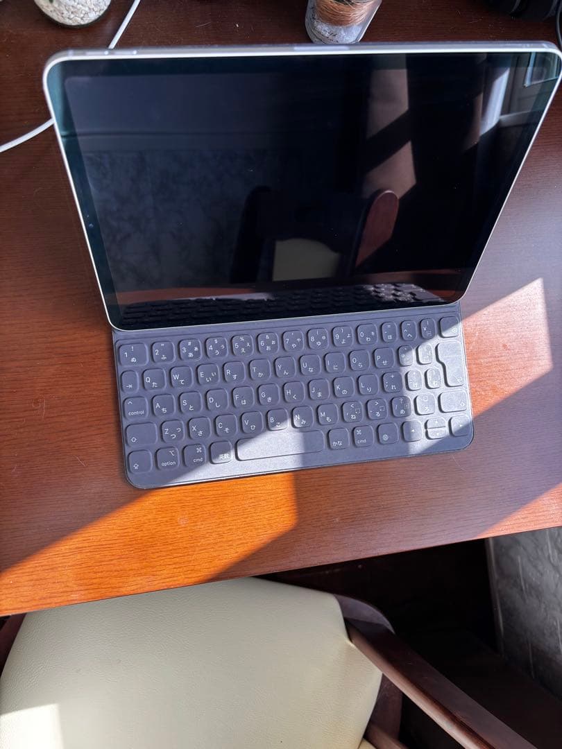 ぴ*ま様 iPadpro第1世代 セルラーモデルau版本体 + 純正キーボードケ