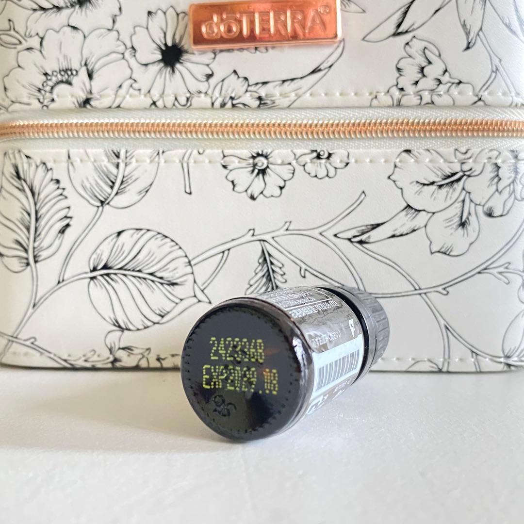 doTERRA ドテラ サンダルウッド5mL ︎⭐︎新品未開封