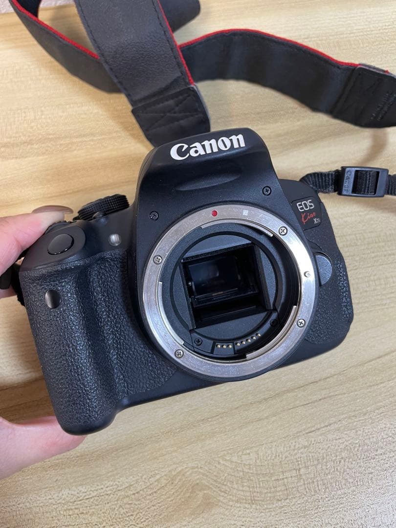 Canon EOS Kiss X7iデジタル一眼レフカメラ + レンズ2本